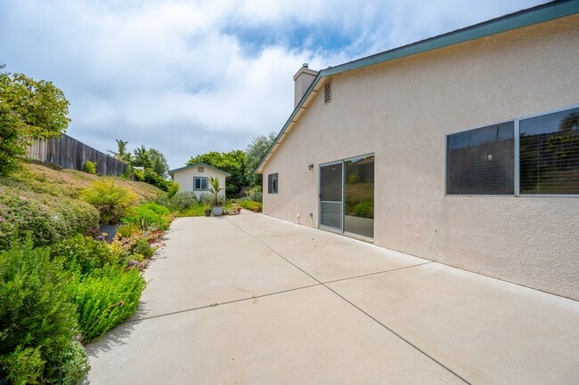 Building Photo - 885 Peregrine Ln