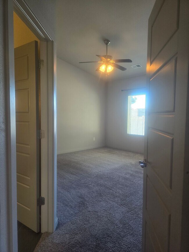 Building Photo - Beautiful home available now!