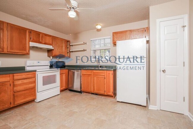 Building Photo - Charming Raleigh Home with Open Floor Plan, Fireplace & Back Deck