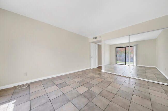 Building Photo - 72309 Blueridge Ct