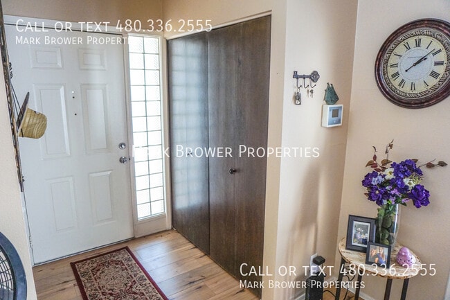 Building Photo - 3229 S Fairfield Dr