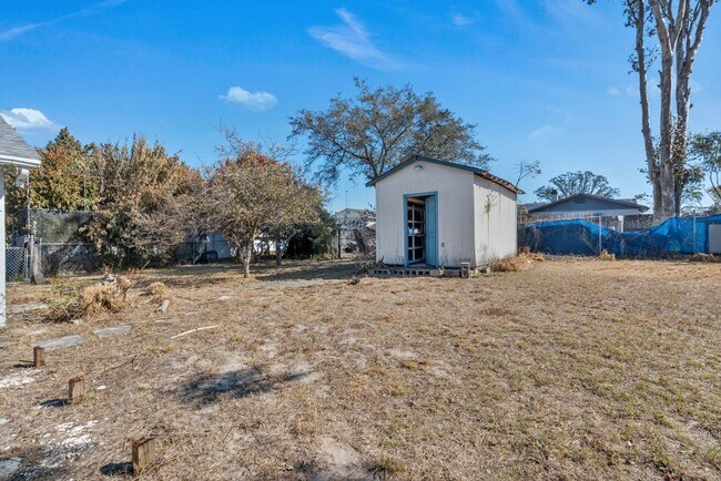 Building Photo - 1303 Charles St