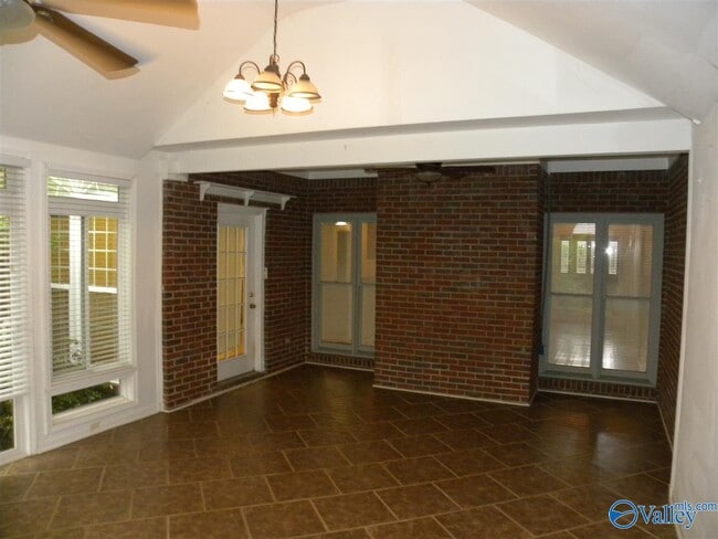 Building Photo - 104 Nobleton Ln NW