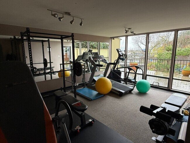 Building Photo - 2bd/1.5ba Kirkland Condo