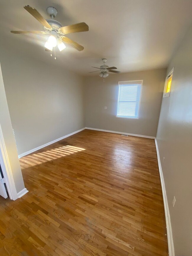 Building Photo - Charming & Newly Renovated Two Bedroom Hom...