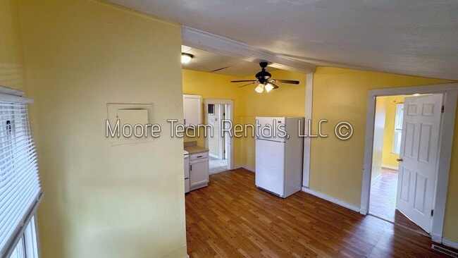 Building Photo - 2BR Home with Water, Sewer & Lawn Care Included + Covered Porch