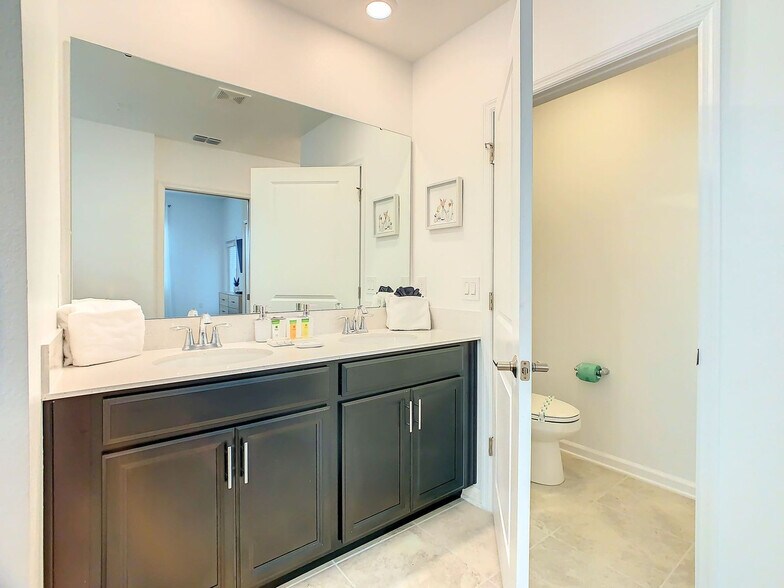 Building Photo - 9331 Sommerset Hills Dr