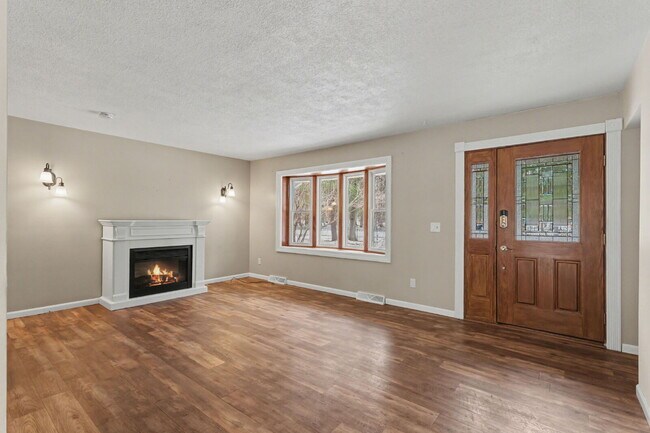 Building Photo - Beautifully Updated 4-bedroom, 2-bathroom Rental Property- $2100/Month