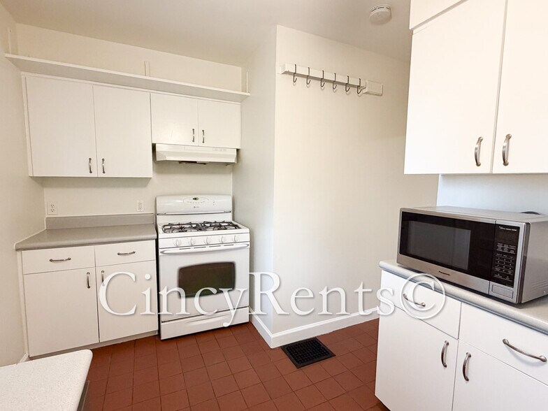 Building Photo - 3559 Rawson Pl