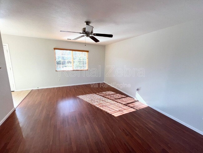 Building Photo - 687 Vallie Ct