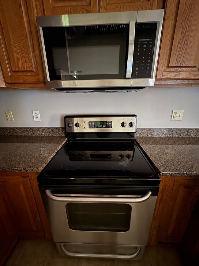 Building Photo - Lovely 2 Bedroom 2 full Bath Historical  Condo in Downtown Easley! Lawn Care and Trash Pickup inc...