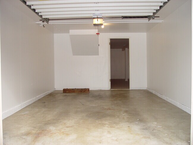 Garage - 3310 Columbia St