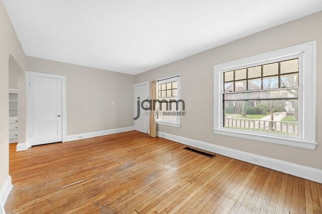 Building Photo - 1695 Glenmont Rd