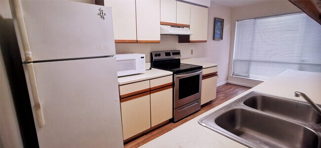 Building Photo - 8313 Augustine Dr