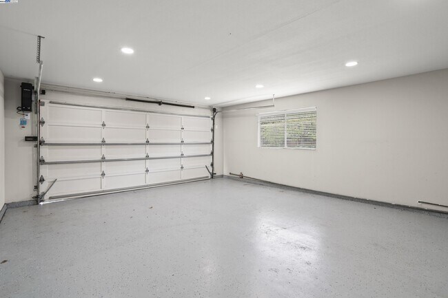 Building Photo - 501 Amherst Ct