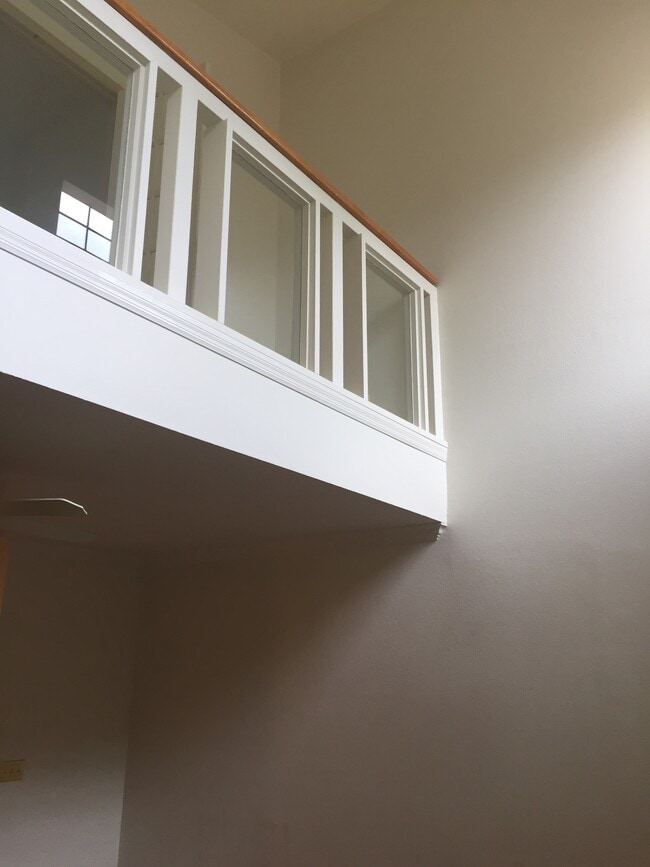Balcony - 531 Melrose Ave