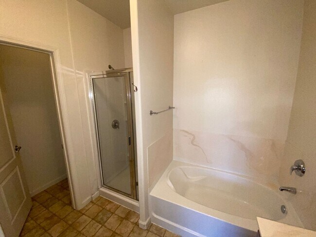 Building Photo - Triana North - South Meadows - 2 Bed 2 Bath