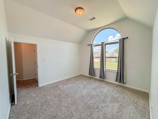 Building Photo - 6839 Hare Hill Dr