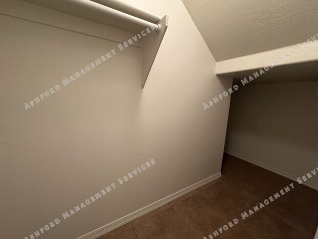 Building Photo - Spacious 4-Bedroom, 3-Bath Phoenix Home wi...
