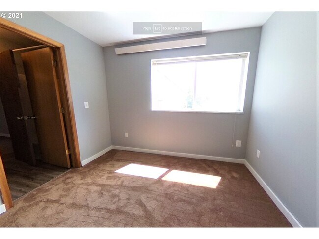 Building Photo - 6867 N Fessenden St