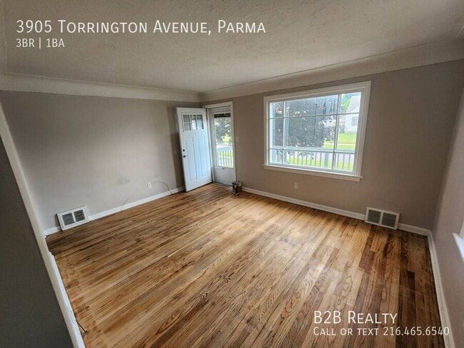 Building Photo - 3905 Torrington Ave