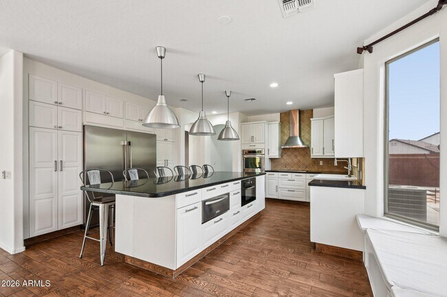 Building Photo - 2801 E Lindrick Dr