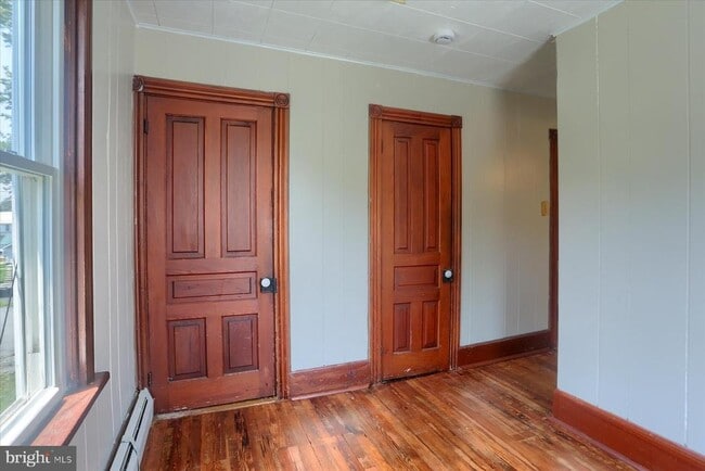 Building Photo - 117 3rd St