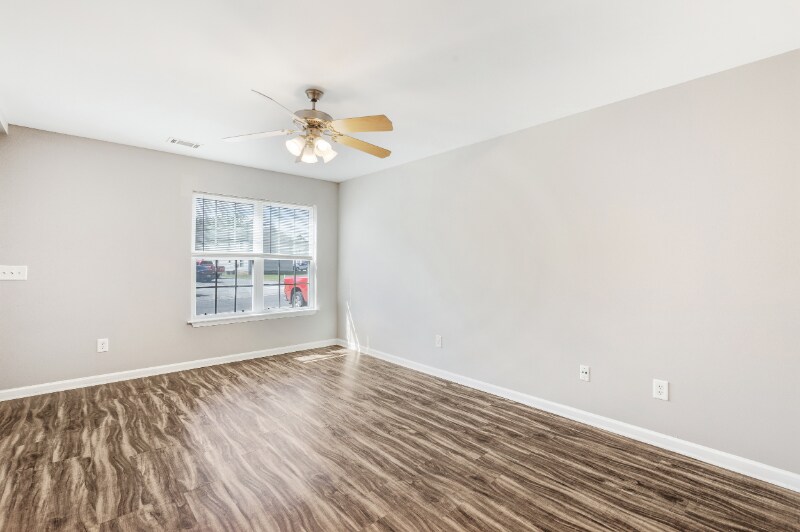 Building Photo - 109 Creekside Dr