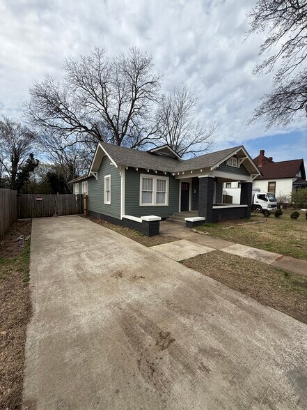 Building Photo - 208 58th St N