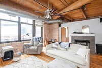 Building Photo - 2 bedroom in Chicago IL 60661