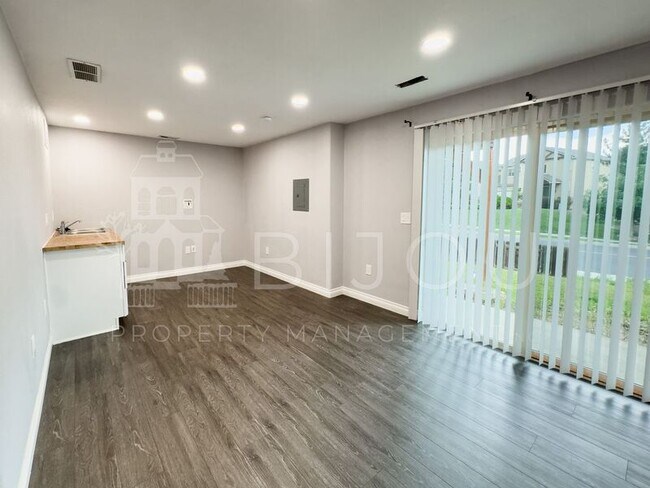 Building Photo - 1234 Chelsea Village Heights