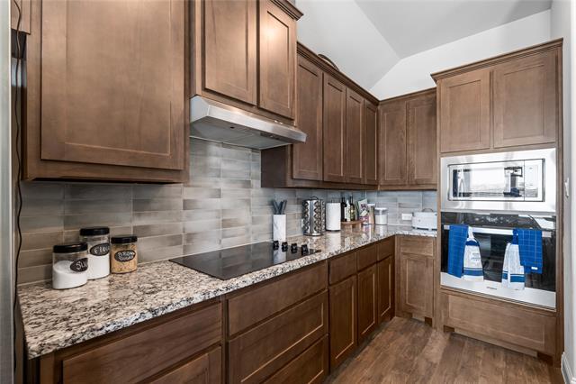 Building Photo - 6017 Mango Dr