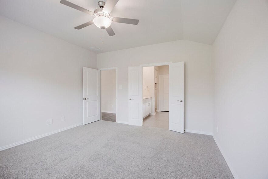 Building Photo - 2121 Gustavus Dr