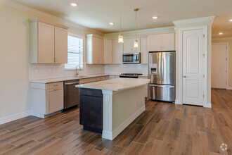 Building Photo - 740 S E Boboli Way