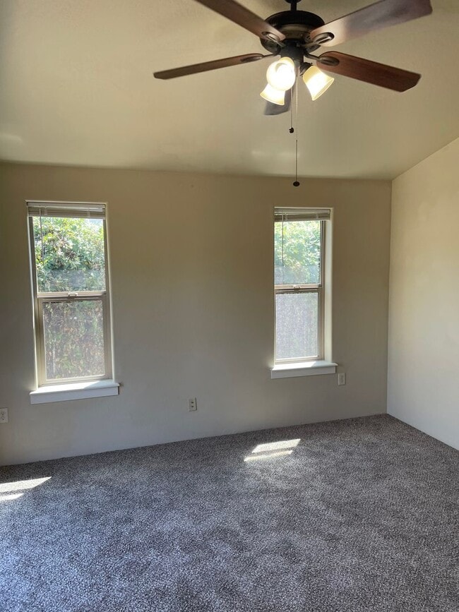 Building Photo - Cozy 1 Bed 1 Bathroom-Located in Friendly ...