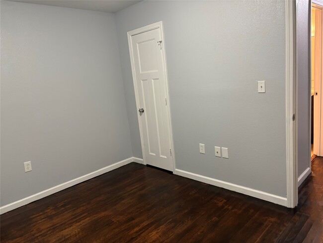 Building Photo - 3010 Washington St