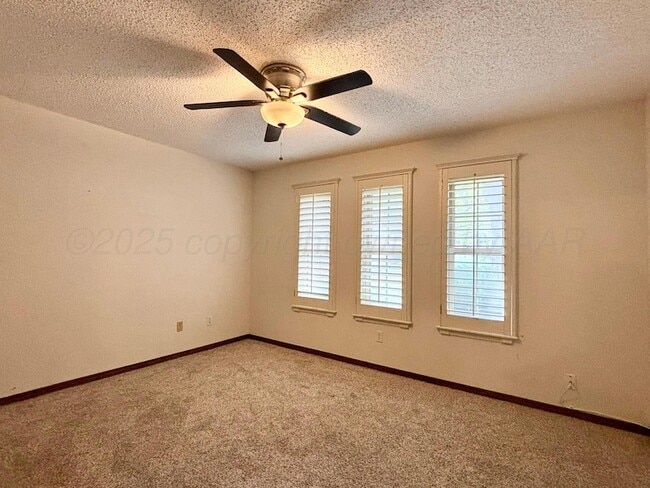 Building Photo - 4005 Linda Dr