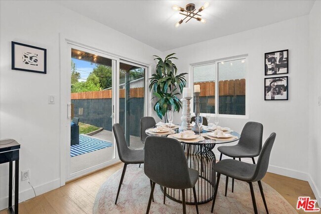 Building Photo - 5815 Saloma Ave