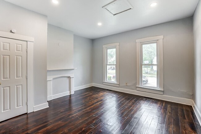 Building Photo - Three Bedroom In Dayton Available Now!