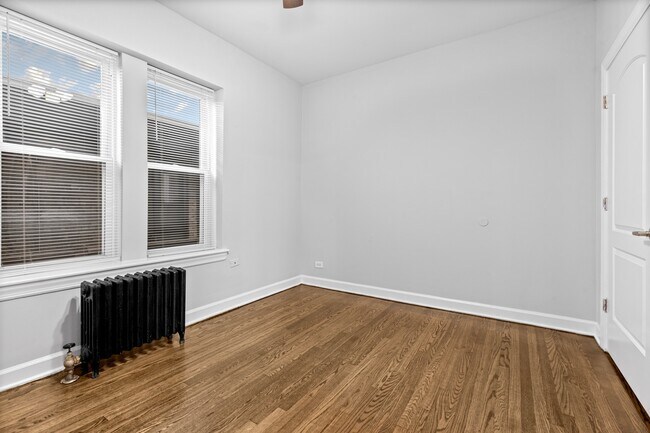 Building Photo - 1724 W Juneway Terrace
