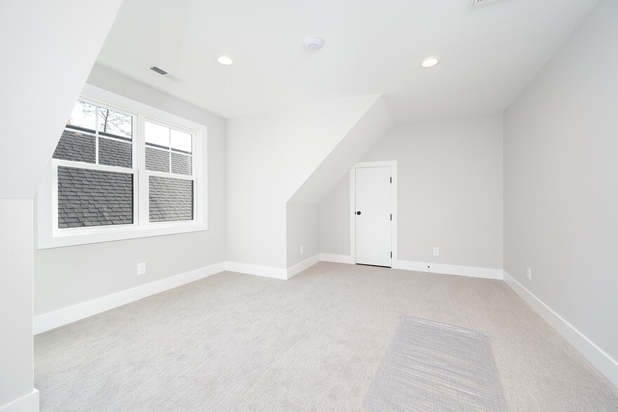 Building Photo - 217 Bentley Grove Way