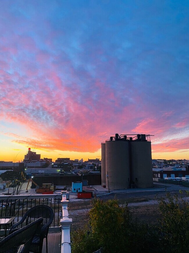 Building Photo - Beautiful Modern 3 Bedroom