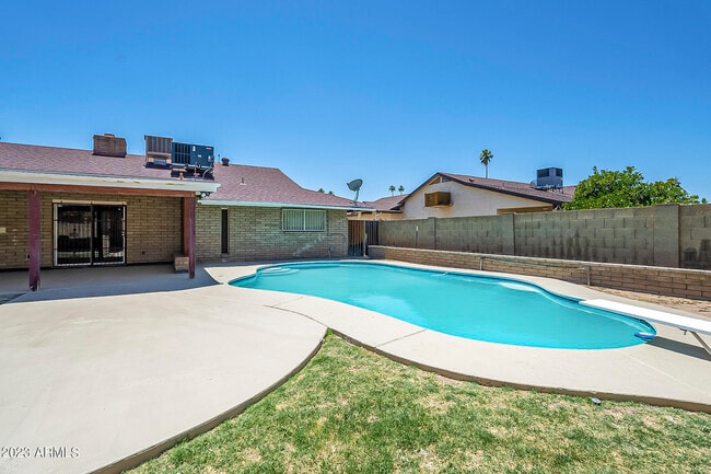 Building Photo - 5802 W Frier Dr