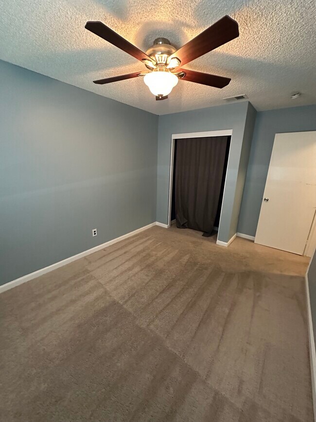 Building Photo - 917 W State St