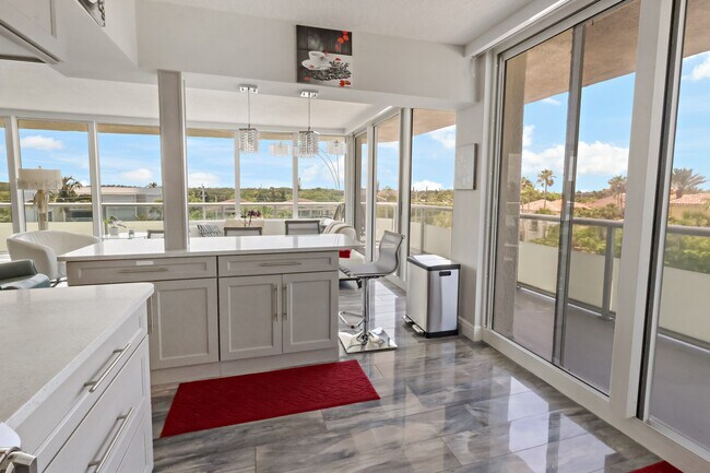 Building Photo - 3554 Ocean Dr