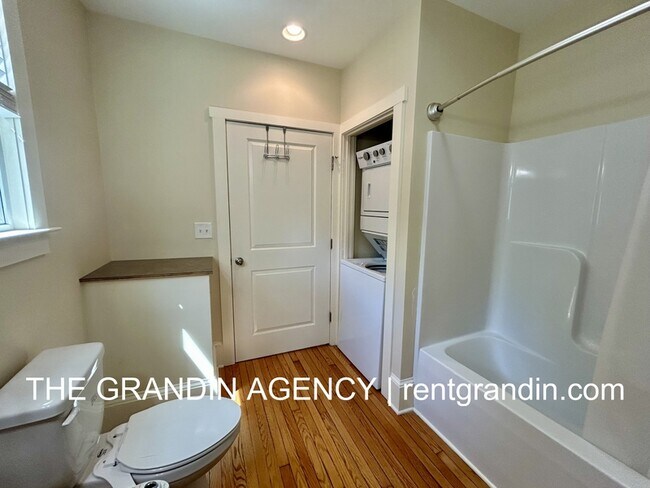 Building Photo - 1518 Wautauga St SW