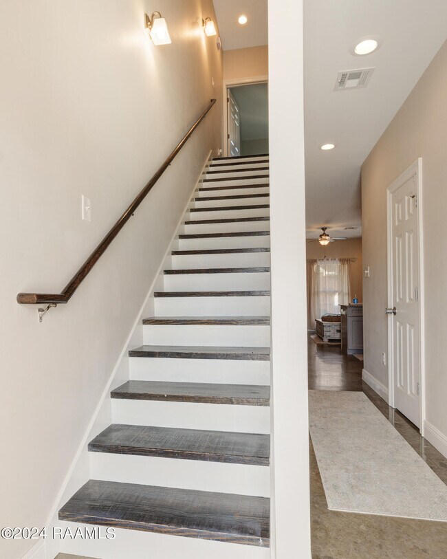 Building Photo - 416 Row 3