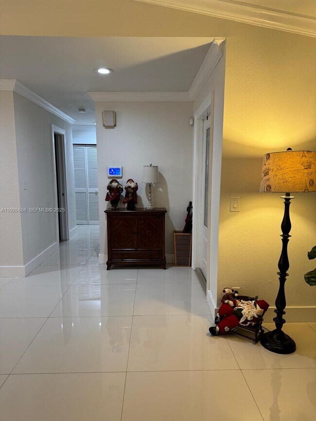 Building Photo - 9412 SW 127th Ave