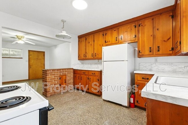 Building Photo - 124 Lake Ave