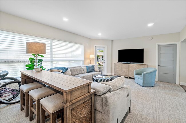 Building Photo - 9940 Collins Ave